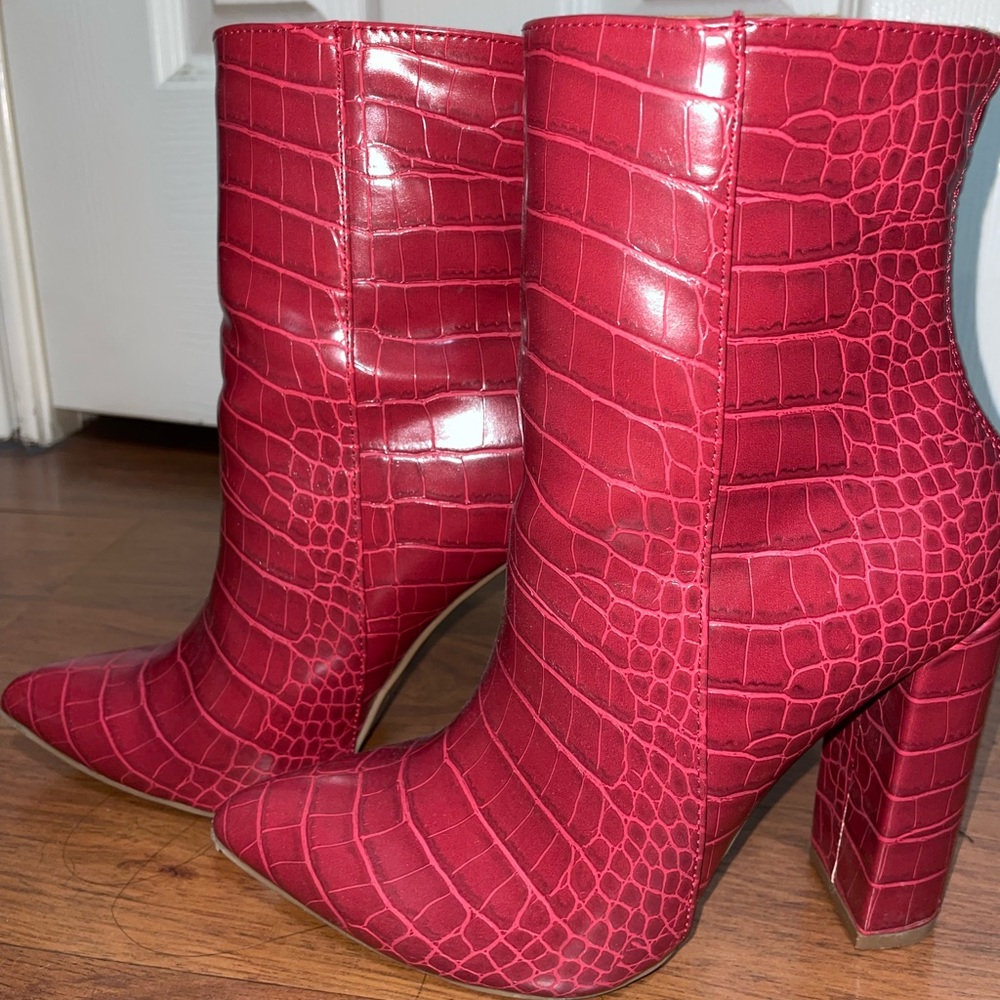 Fashionova snake-like red boots. The details makes it very easy to dress with.